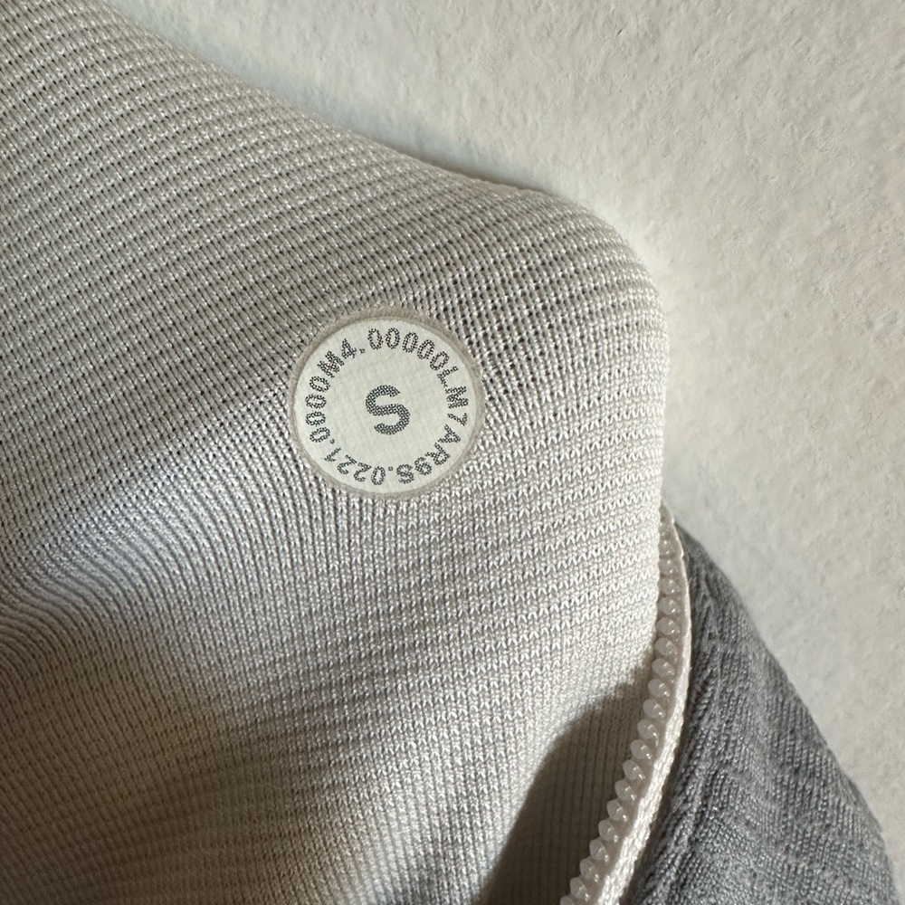 Lululemon Athletica Men’s Gray Textured Tech Shorts size Small EUC - Picture 7 of 7